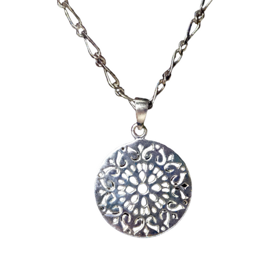 Detailed Pattern Pendant Necklace