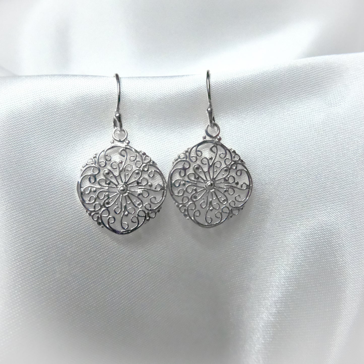 Filigree Pattern Earrings 001