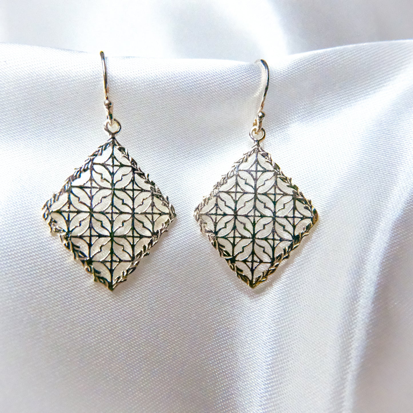 Filigree Pattern Earrings 002